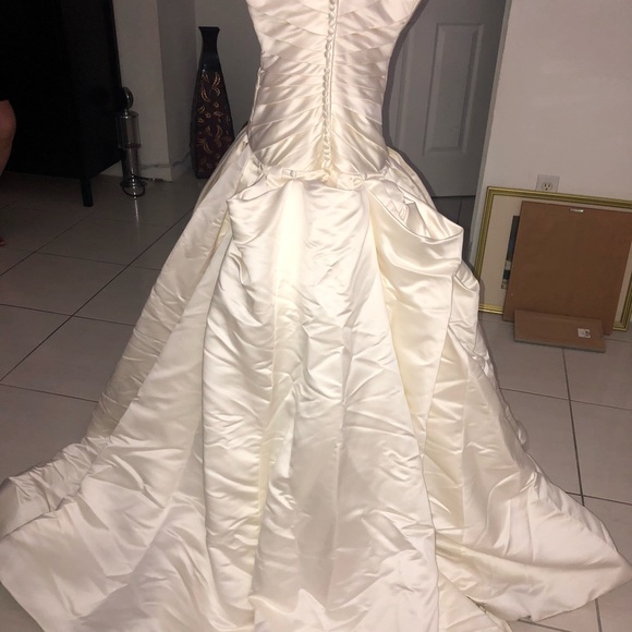 Wedding dress - Picture 6 of 7